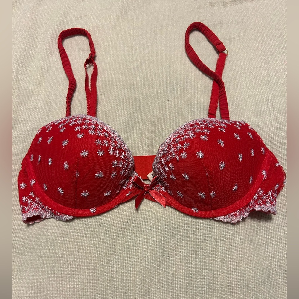 Pout by Victoria’s Secret push up bra size 34B